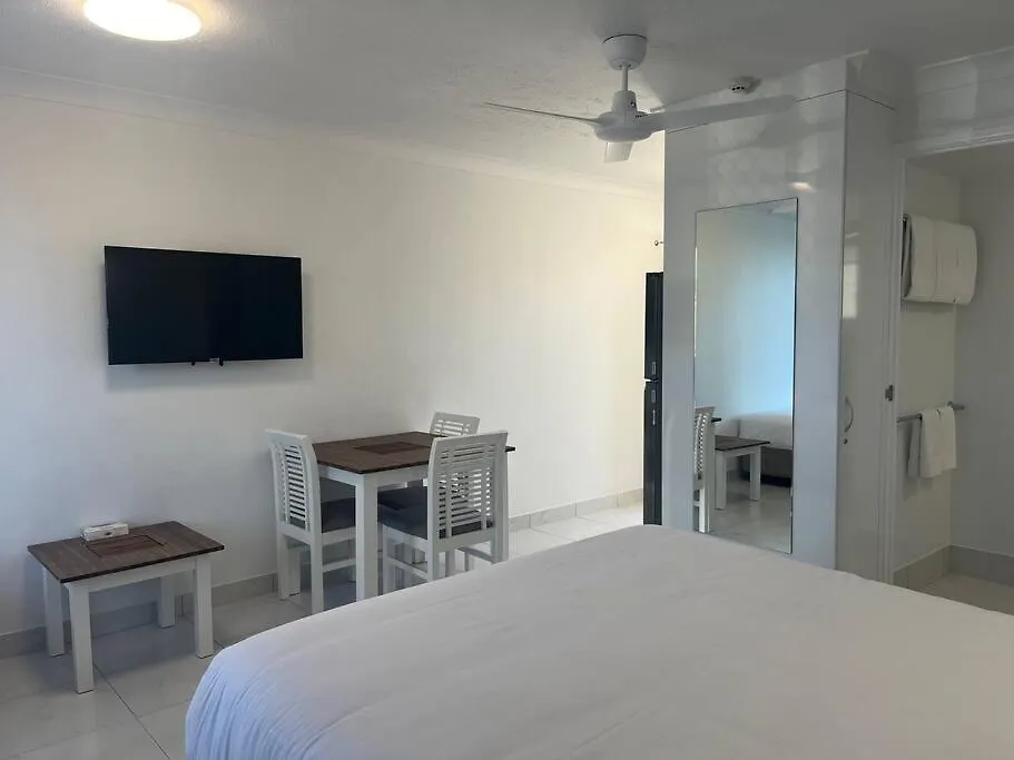 Superior Studio - Unit 4 Emu Park 0*,